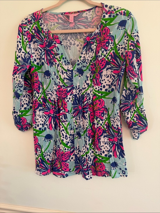 Lilly Pulitzer Tops - Lilly Pulitzer Blue Pink Green Floral V-Neck Top